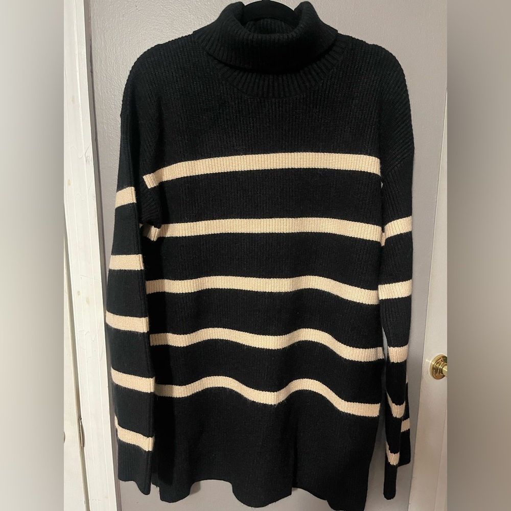 💕Stylish Black and Cream Striped Turtleneck Sweater 229 - Picture 2 of 5